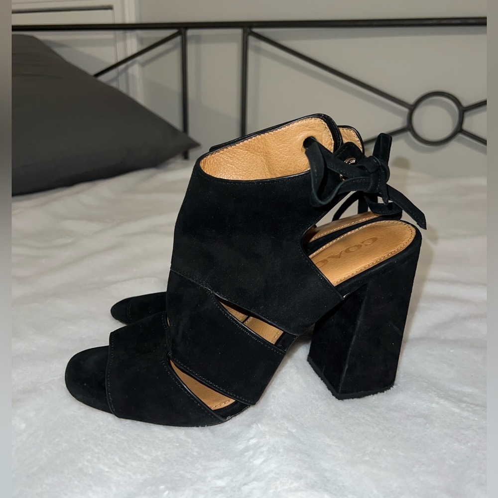 Coach Genuine leather and black suede chunky heels with gold hardware